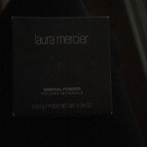 Laura mercier powder foundation